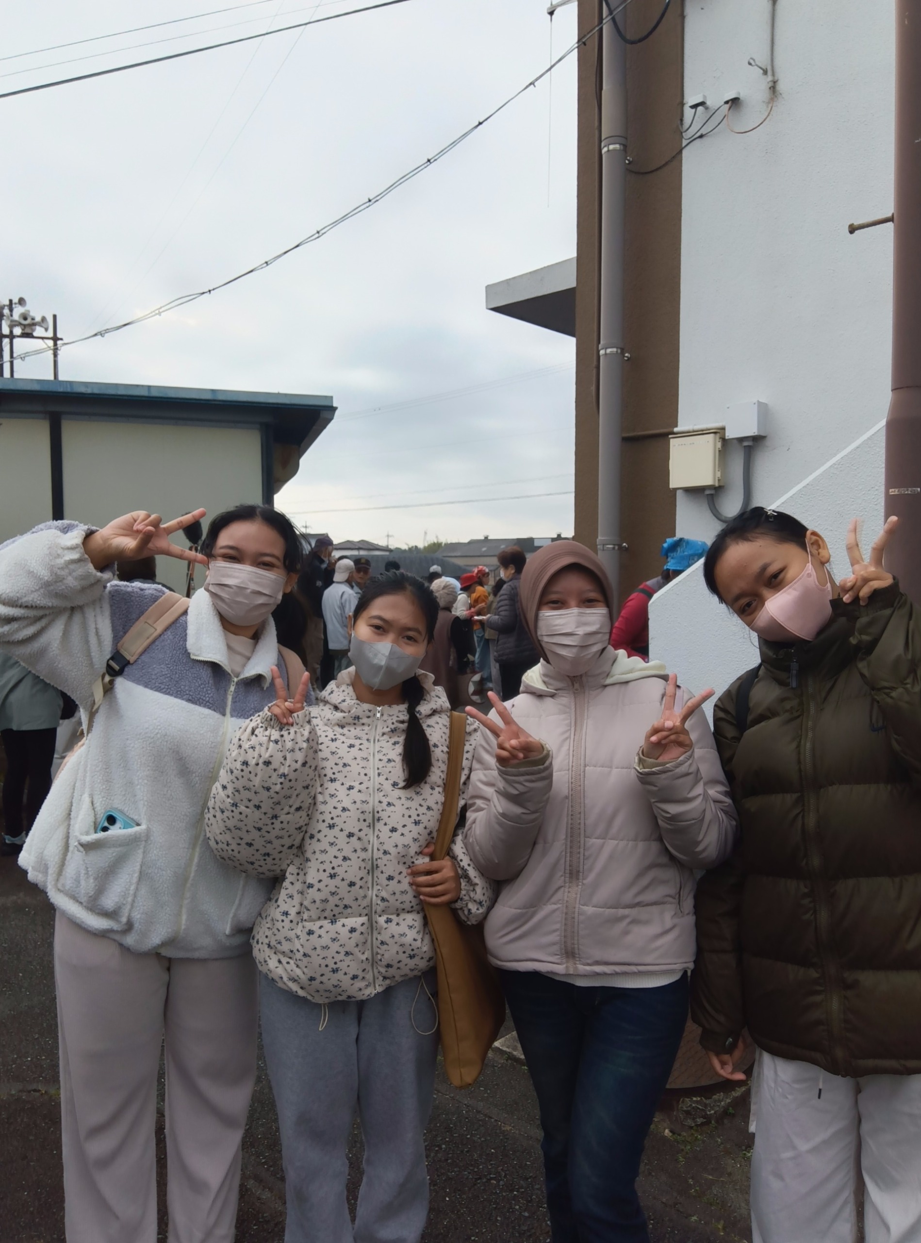 技能実習生と餅つき・参拝